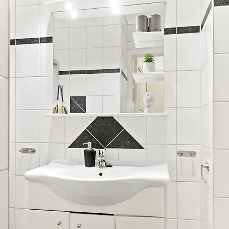 Central With High Standard Apartment *